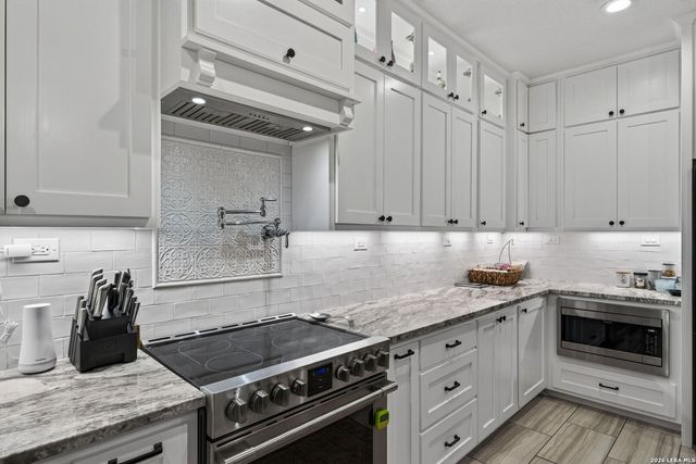 109 Bayberry Ct, La Vernia, TX 78121