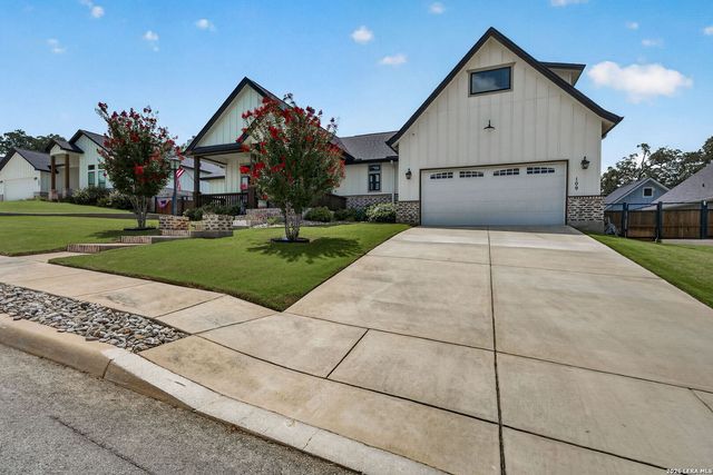109 Bayberry Ct, La Vernia, TX 78121