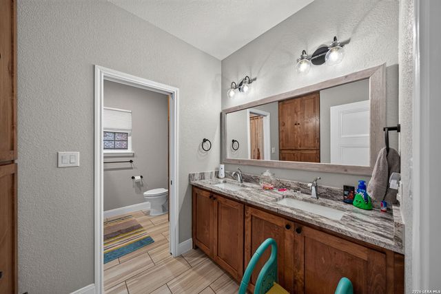 109 Bayberry Ct, La Vernia, TX 78121