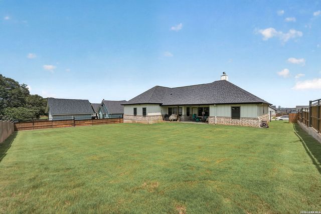 109 Bayberry Ct, La Vernia, TX 78121