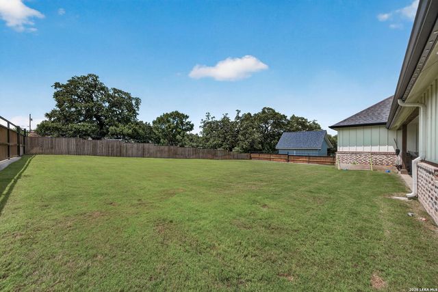 109 Bayberry Ct, La Vernia, TX 78121