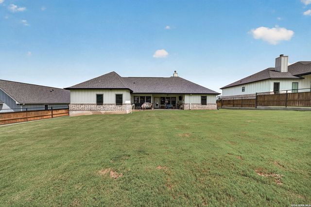 109 Bayberry Ct, La Vernia, TX 78121