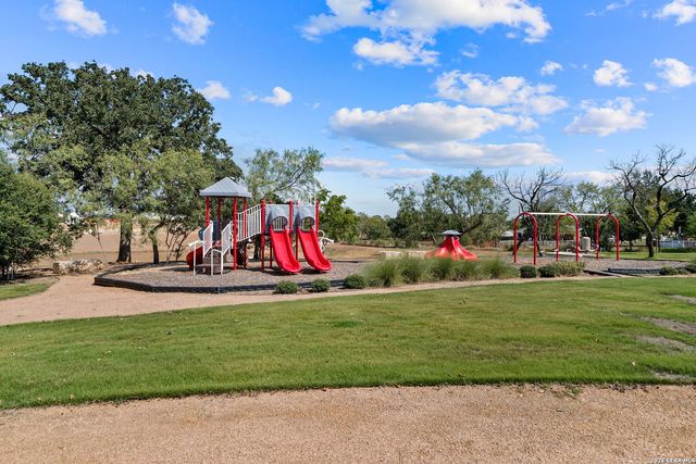 109 Bayberry Ct, La Vernia, TX 78121