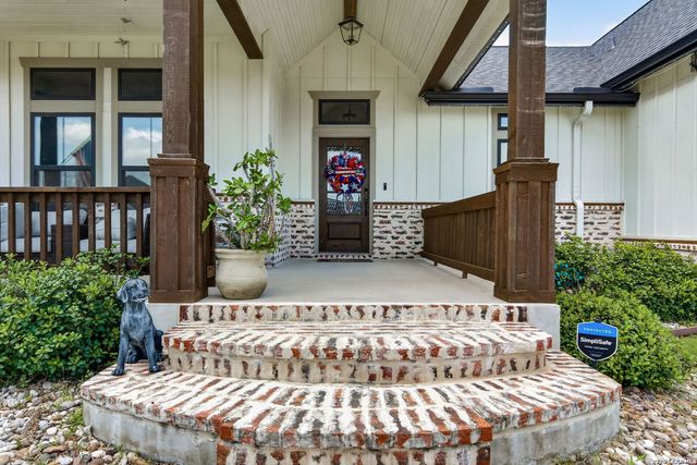 109 Bayberry Ct, La Vernia, TX 78121