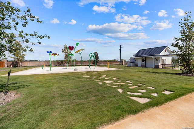 109 Bayberry Ct, La Vernia, TX 78121