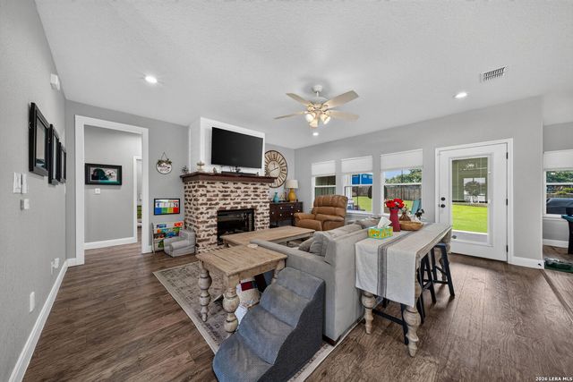 109 Bayberry Ct, La Vernia, TX 78121