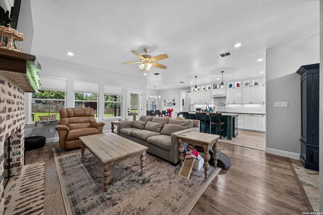 109 Bayberry Ct, La Vernia, TX 78121