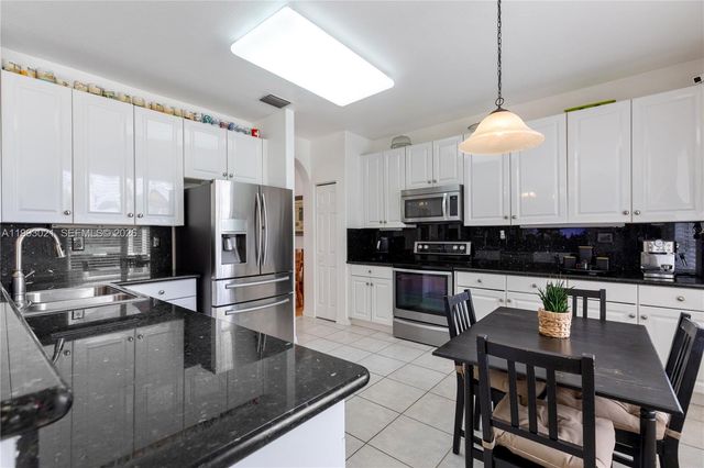 4128 Amber Ln, Weston, FL 33331