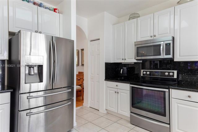 4128 Amber Ln, Weston, FL 33331