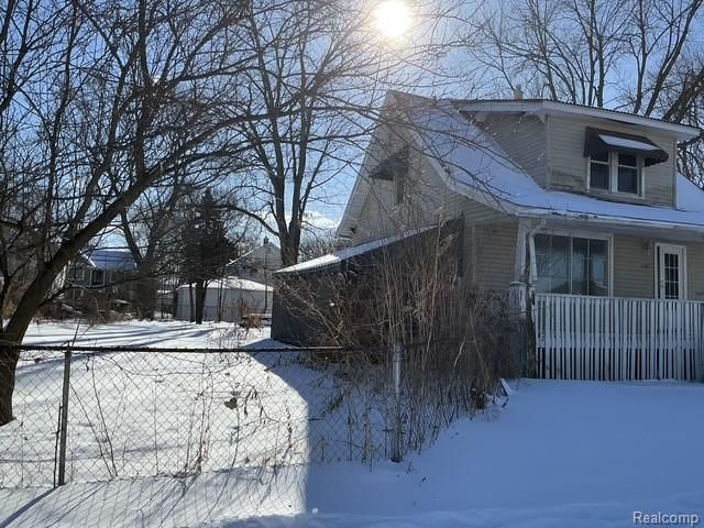 1130 E Breckenridge Street, Ferndale, MI 48220