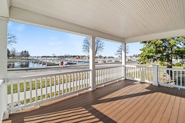 404 W Loomis Street, Ludington, MI 49431