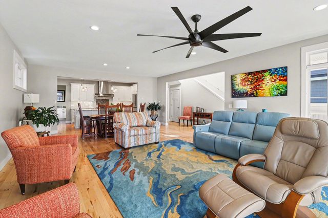 404 W Loomis Street, Ludington, MI 49431