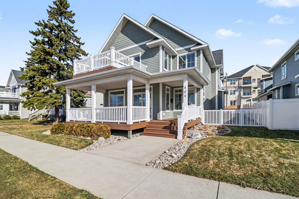 404 W Loomis Street, Ludington, MI 49431