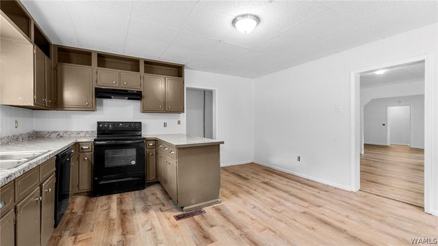 45 Graham, West Blocton, AL 35184
