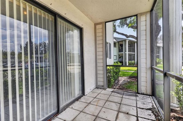 20731 NE 4th Place 104, Miami, FL 33179