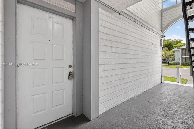20731 NE 4th Place 104, Miami, FL 33179