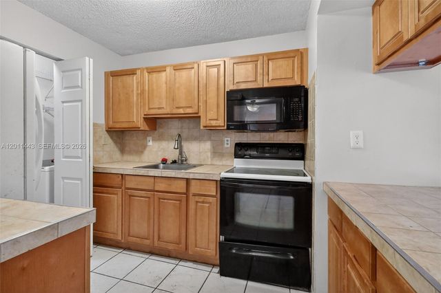 20731 NE 4th Place 104, Miami, FL 33179