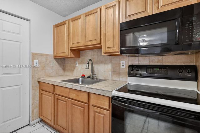 20731 NE 4th Place 104, Miami, FL 33179