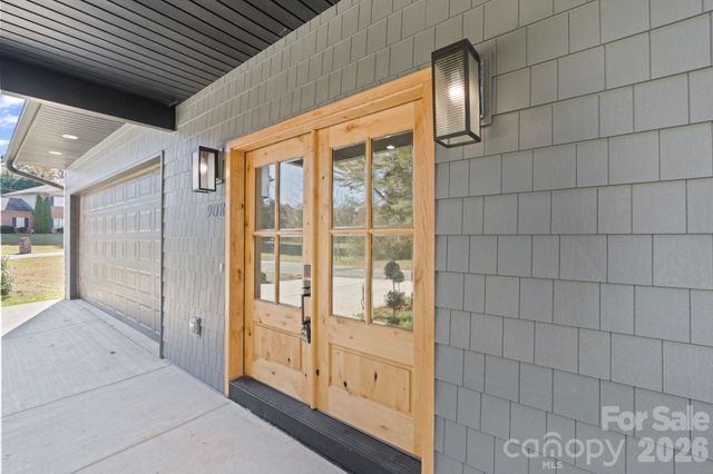 908 30th Avenue Drive NW, Hickory, NC 28601