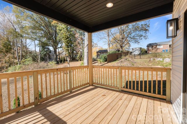 908 30th Avenue Drive NW, Hickory, NC 28601