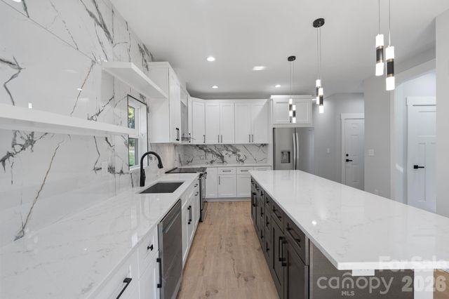 908 30th Avenue Drive NW, Hickory, NC 28601