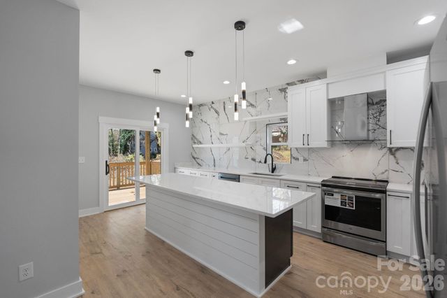 908 30th Avenue Drive NW, Hickory, NC 28601