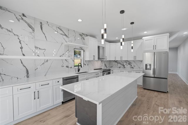 908 30th Avenue Drive NW, Hickory, NC 28601