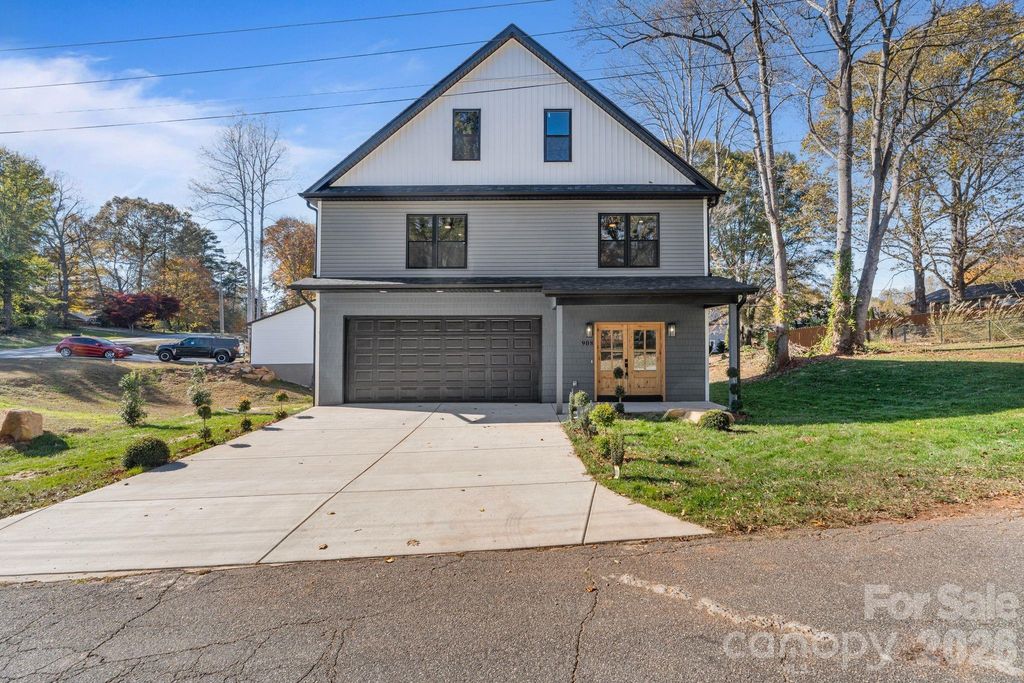 908 30th Avenue Drive NW, Hickory, NC 28601