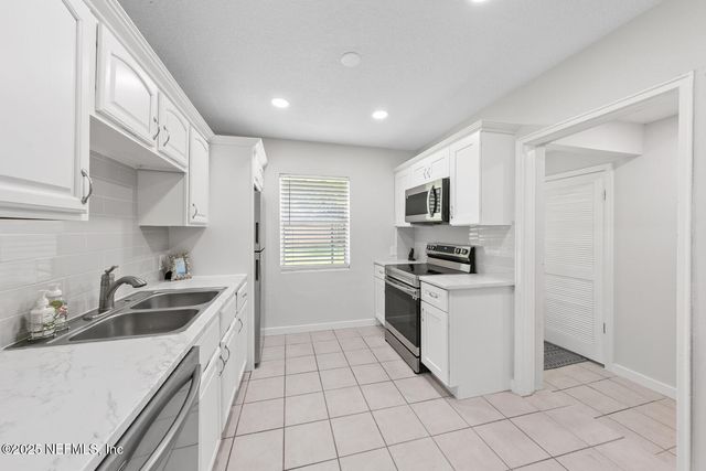 5325 WOODCREST Road, Jacksonville, FL 32205