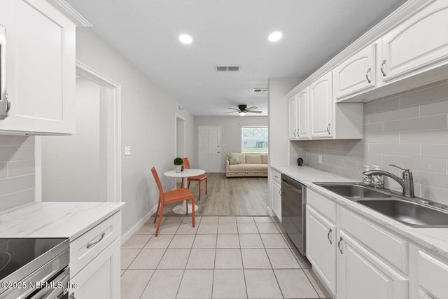 5325 WOODCREST Road, Jacksonville, FL 32205