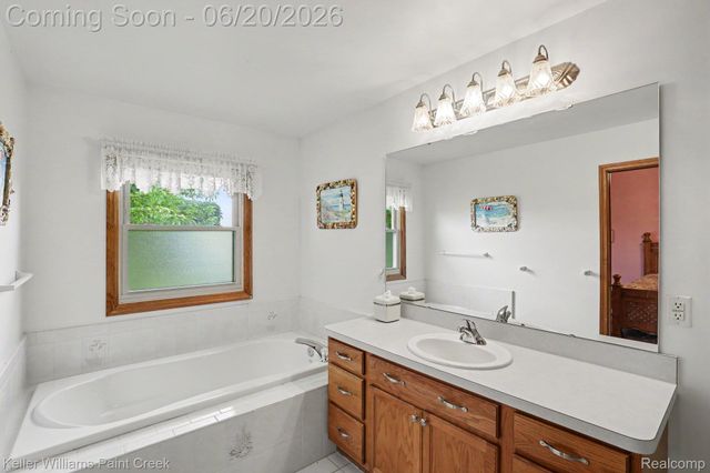 8183 Prestwick Lane, Washington Township, MI 48095