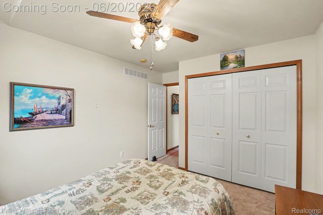 8183 Prestwick Lane, Washington Township, MI 48095
