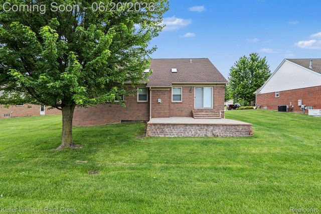 8183 Prestwick Lane, Washington Township, MI 48095