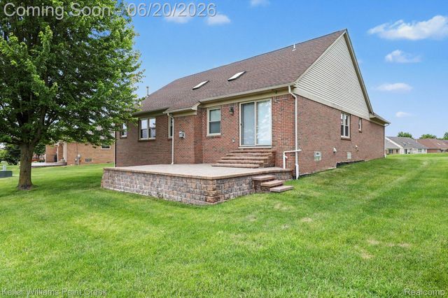 8183 Prestwick Lane, Washington Township, MI 48095
