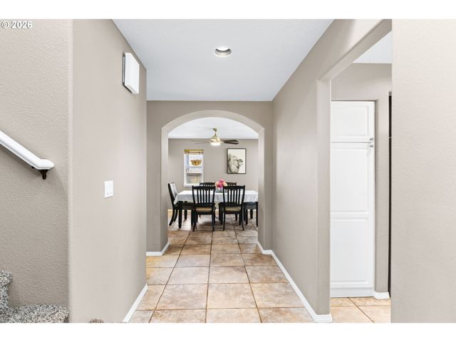 575 Nw QUEENS Ct, Hillsboro, OR 97124