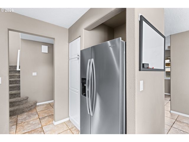 575 Nw QUEENS Ct, Hillsboro, OR 97124