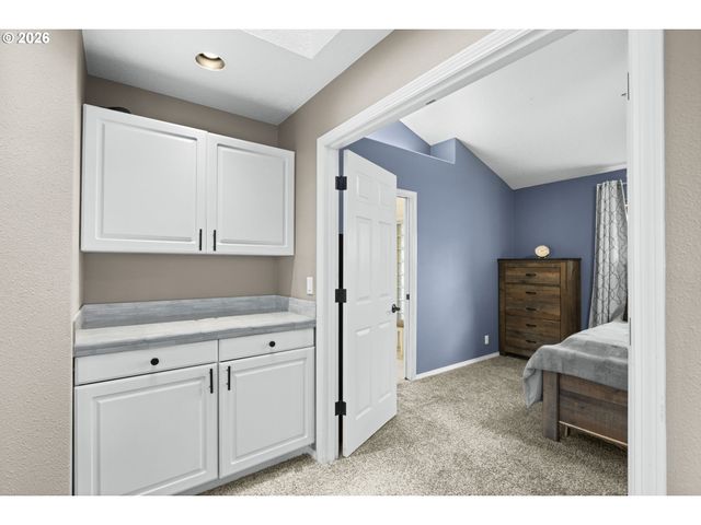 575 Nw QUEENS Ct, Hillsboro, OR 97124