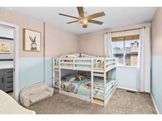 575 Nw QUEENS Ct, Hillsboro, OR 97124