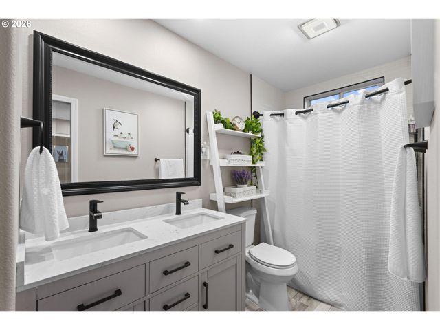 575 Nw QUEENS Ct, Hillsboro, OR 97124