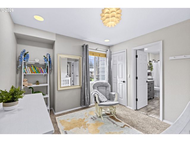 575 Nw QUEENS Ct, Hillsboro, OR 97124