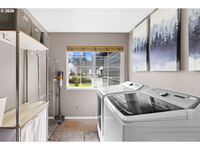 575 Nw QUEENS Ct, Hillsboro, OR 97124