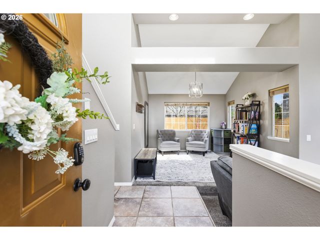 575 Nw QUEENS Ct, Hillsboro, OR 97124