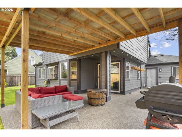 575 Nw QUEENS Ct, Hillsboro, OR 97124