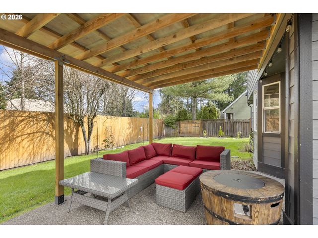 575 Nw QUEENS Ct, Hillsboro, OR 97124