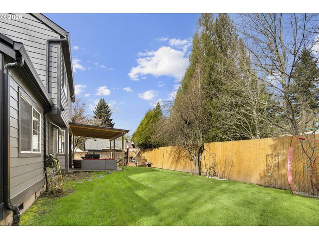 575 Nw QUEENS Ct, Hillsboro, OR 97124