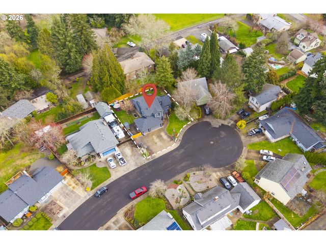 575 Nw QUEENS Ct, Hillsboro, OR 97124