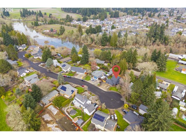 575 Nw QUEENS Ct, Hillsboro, OR 97124