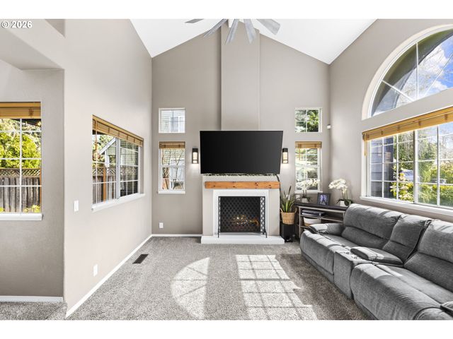 575 Nw QUEENS Ct, Hillsboro, OR 97124