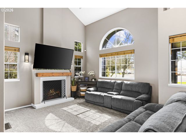 575 Nw QUEENS Ct, Hillsboro, OR 97124