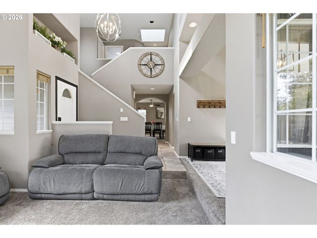 575 Nw QUEENS Ct, Hillsboro, OR 97124